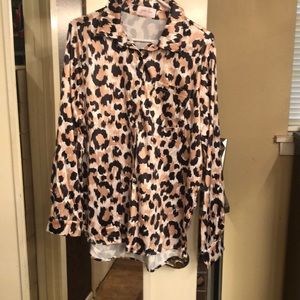Blouse never worn without tag hi-low top